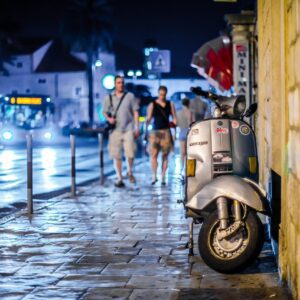 the apollo phantom scooter a game changer for food delivery 4